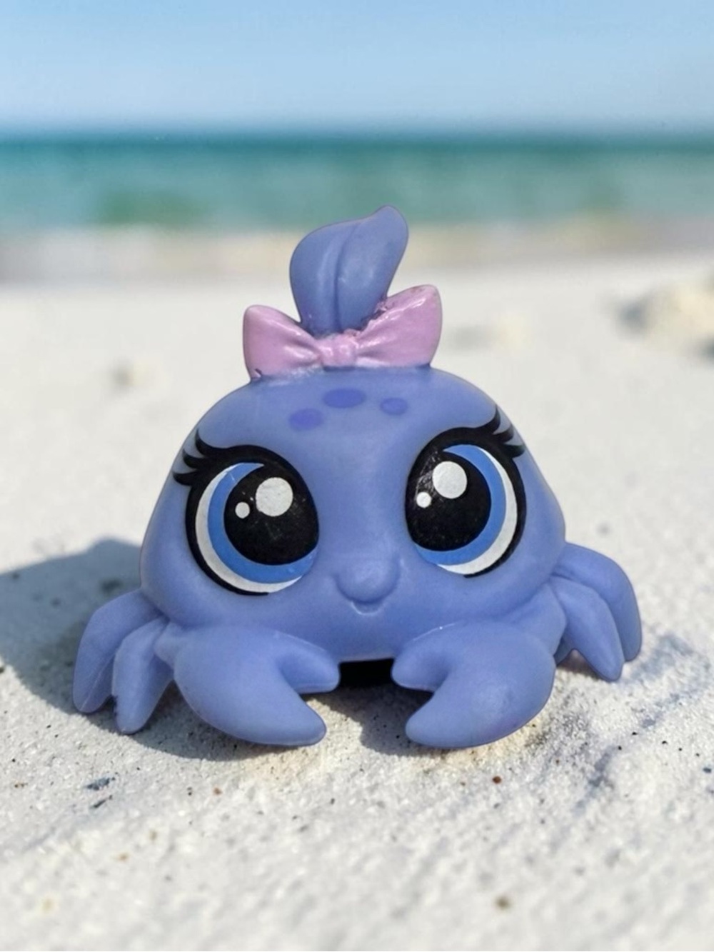 littlest pet shop # 244 kora krabbe purple crab with pink bow & blue eyes